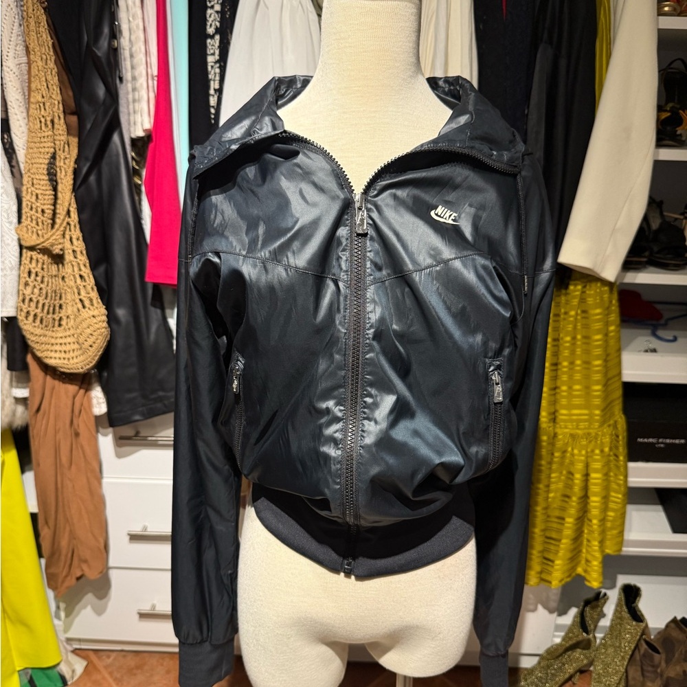 Nike Black Bomber Jacket Sleek Athletic Design
